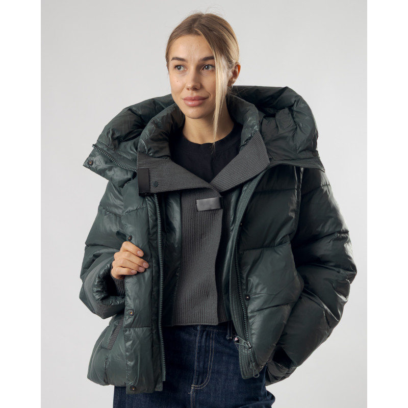Пуховик женский короткий в зеленом оттенке Towmy К1010-1
