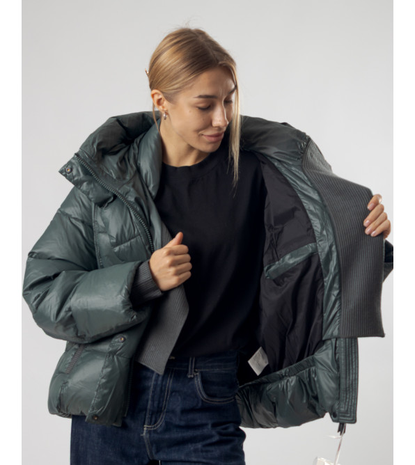 Пуховик женский короткий в зеленом оттенке Towmy К1010-1