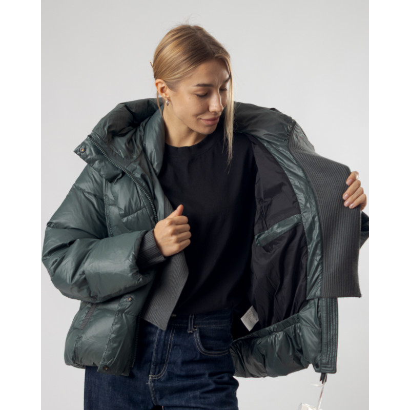 Пуховик женский короткий в зеленом оттенке Towmy К1010-1