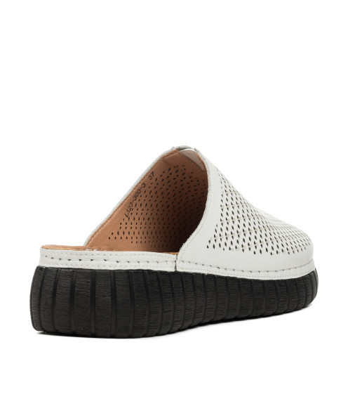 Шлепанцы женские белые с закрытым носком Lola Andy 1376Л-А