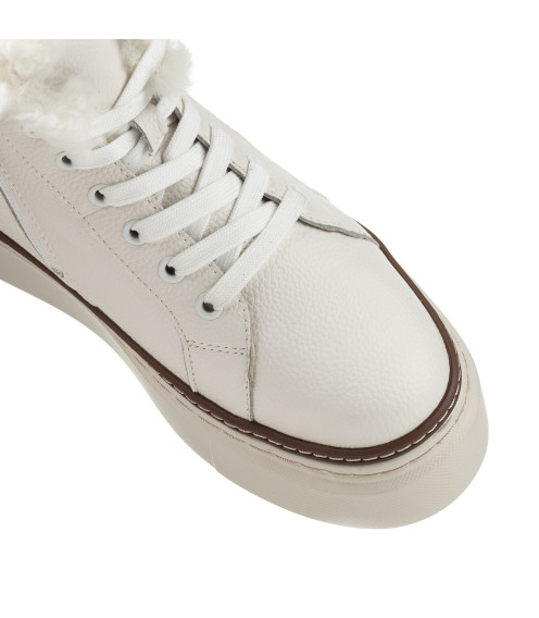 Ботинки женские молочные с мехом на платформе Mantyyra 1722Ц