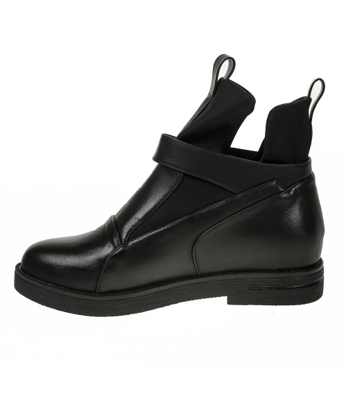 Черевики жіночі чорні на низькому каблуку з ліпучками 1027Б